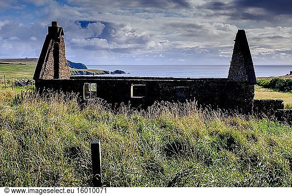 Eine verfallene Hütte in Lower Bayble bei Stornoway auf der Insel Lewis  Äußere Hebriden  Schottland.