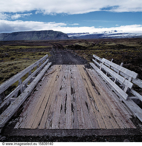 einfache Brücke im isländischen Hochland