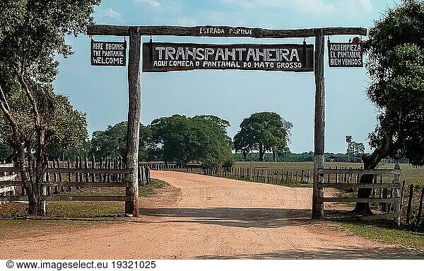 Eingang der Transpantaneira Route  Pantanal Nord  Brasilien  Südamerika