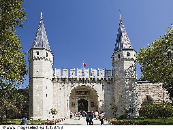 Eingang Topkapi Palast Ortakapi Tor  Istanbul  Tuerkei