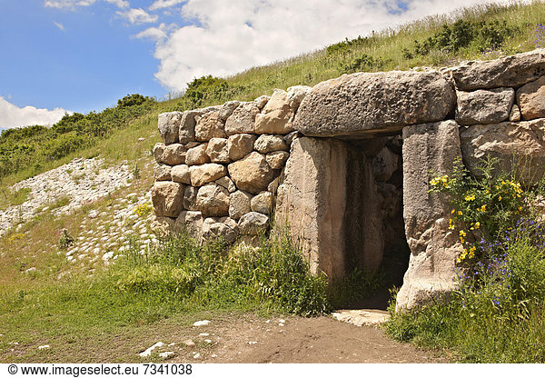 Eingang zu einem Tunnel unter den Mauern von Hattusa  Hauptstadt des Hethiter-Reiches  Türkei