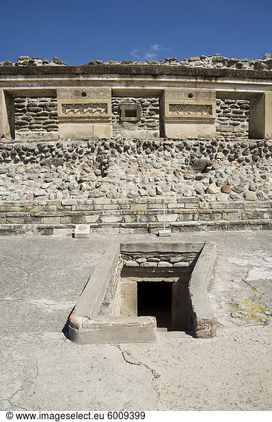 Eingang zum Grab  Palast der die Spalten  Mitla  alten mixtekischen Website  Oaxaca  Mexiko  Nordamerika