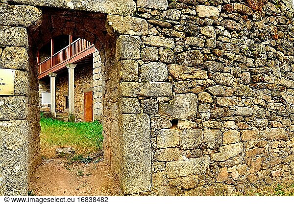 Eingang zur Burg von O Bolo  Orense  Spanien