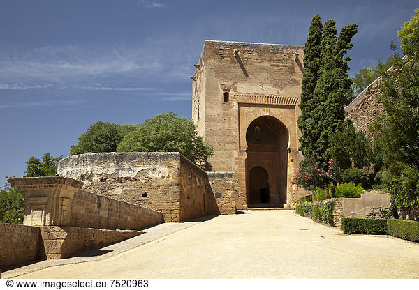 Eingangsportal zur Alhambra  UNESCO Welterbestätte  Granada  Andalusien  Spanien  Europa