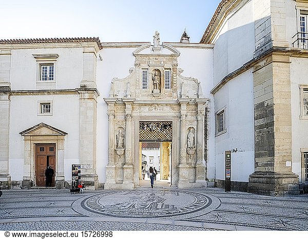Eingangstor zur Universität von Coimbra  Coimbra  Portugal  Europa