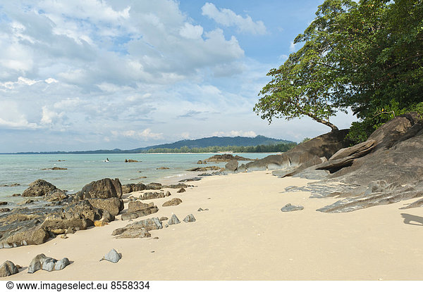 Einsamer Sandstrand  White Sand Beach  Khao Lak  bei Takua Pa  Provinz Phang Nga  Südthailand  Thailand