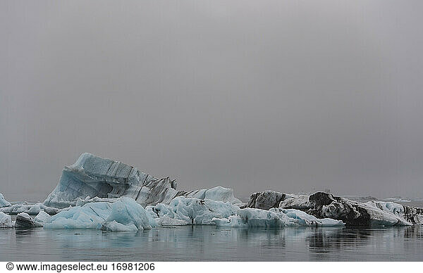 Eisberg in der Gletscherlagune Jokulsarlon in Südisland