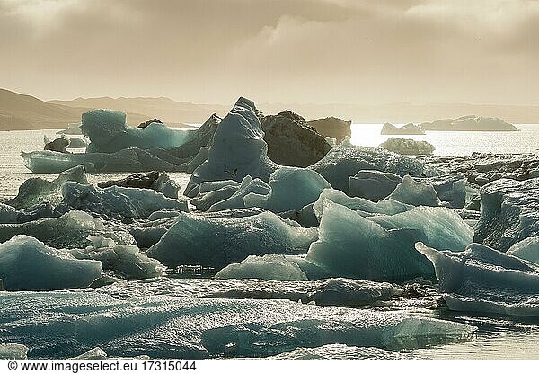 Eisberge  Gletscherlagune Jökulsárlón  Südisland  Island  Europa