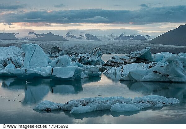 Eisberge Gletscherlagune Jökulsárlón Südisland Island Europa