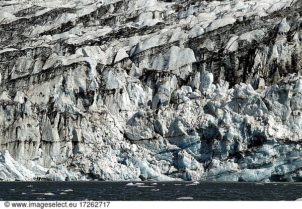 Eisberge  treibende Eisbrocken  Gletschereis  Gletscher  kalbender Gletscher  Gletscherlagune  Gletschersee  Gletscherlagune Jökulsárlon  Vatnajökull Gletscher  Südküste  Island  Europa