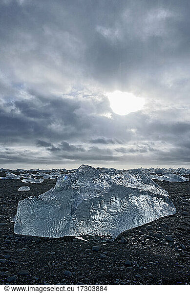 Eisbergschmelze an der berühmten Gletscherlagune Jökulsárlón