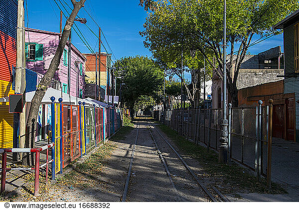 Eisenbahnschienen im Stadtteil La Boca in Buenos Aires