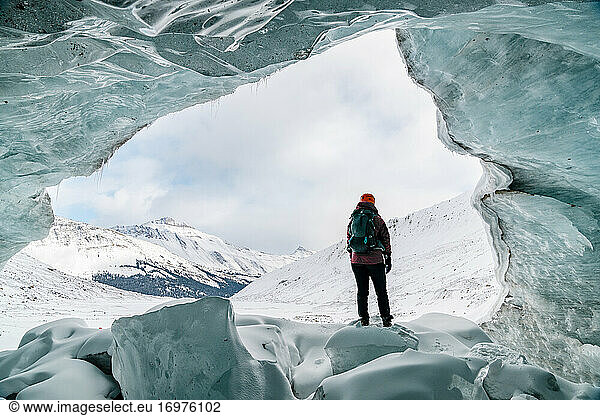 Eishöhlen in den kanadischen Rockies erforschen