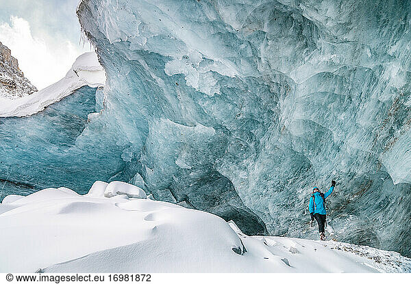 Eishöhlen in den kanadischen Rockies erforschen