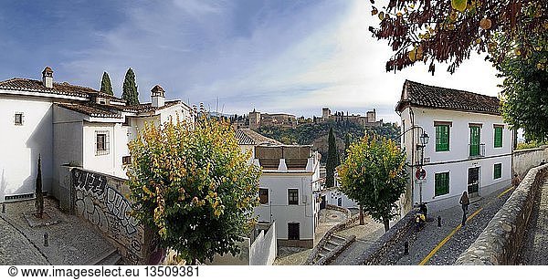 El Albaicin  ältester Teil von Granada  und die Alhambra im Hintergrund  Granada  Andalusien  Spanien  Europa