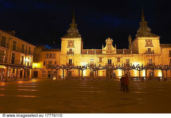 El Burgo de Osma  Ciudad de osma  Hauptplatz  Plaza Mayor  Provinz Soria  Castilla Leon  Spanien  Europa