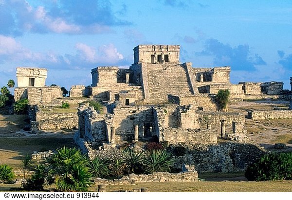 El Castillo (das Schloss). Maya-Ruinen von Tulum. Mexiko