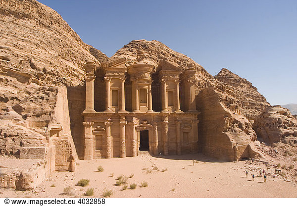 El Dier  das Kloster  Petra  Jordanien  Südwest Asien