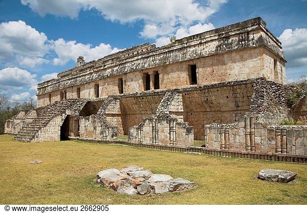 El Palacio  The Palace  Kabah Ausgrabungsstätte  Kabah  in der Nähe von Uxmal  Yucatan Staates  Mexiko