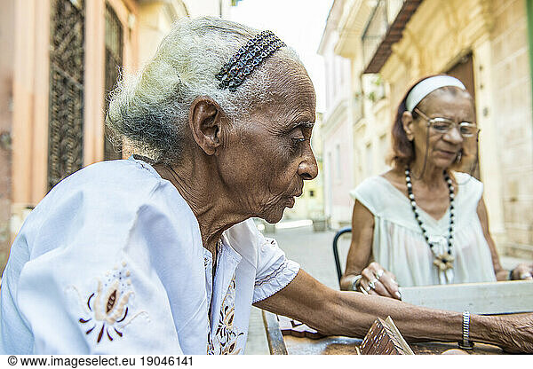 Elderly women playing dominoes on the street in Old Havana  La Habana  Cuba