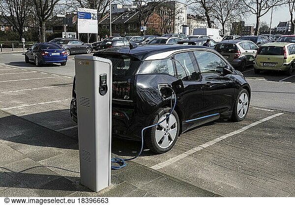 Elektrotankstelle  Duisburg  Nordrhein-Westfalen  Nordrhein-Westfalen  Deutschland  Europa