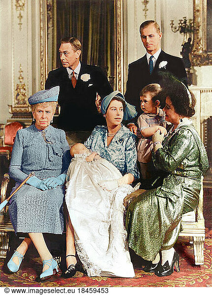 Elizabeth II  Queen (1952-2022) of Great Britain and Northern Ireland  Head of the Commonwealth  London 21.4.1926 - Balmoral Castle (Scotland) 8.9.2022.The British Royal Family on the day of Princess Anne’s christening: (l to r) Queen Mary  Princess Elizabeth with Anne  Prince Charles  Queen Elizabeth  behind King Georg VI and the Duke of Edinburgh.Photo  21.10.1950 (digitally coloured).