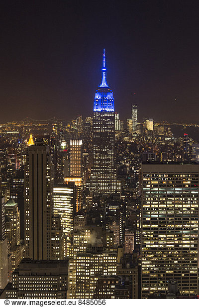 Empire State Building  Ausblick vom Rockefeller Center bei Nacht  Manhattan  New York City  New York  USA