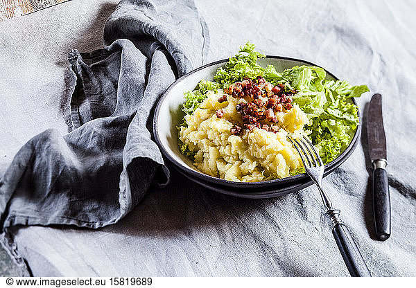 Endive with lettuce  bacon cubes and mashed potatoes