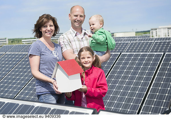 Energie energiegeladen Erneuerbare Energie Alternative Energie Alternativenergie 2 jung Sonnenenergie Baby