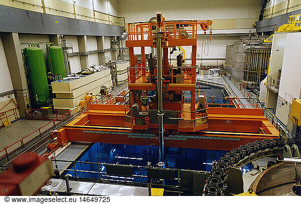 energy  nuclear power  nuclear power plant  Isar 2  Markt Essenbach  Lower Bavaria  Germany  interior view  refueling machine  fuel assembly store  1991  technics  Ohu  electricity  1990s  90s  20th century  historic  historical  people