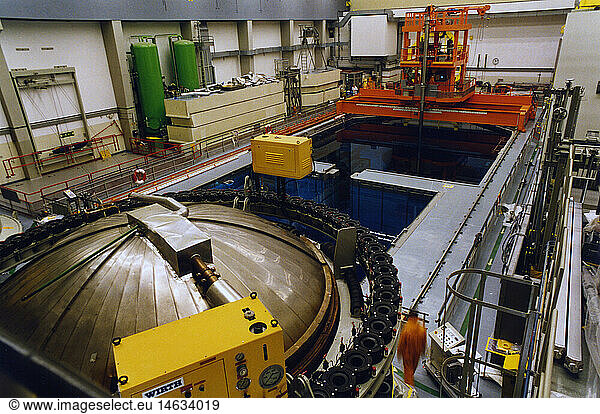 energy  nuclear power  nuclear power plant  Isar 1  Markt Essenbach  Lower Bavaria  Germany  interior view  revision of the reactor pressure basin  1991  inspection  check  people  labour  working  technicians  technics  Ohu  electricity  1990s  90s  20th century  historic  historical