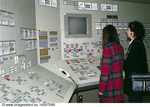 energy  nuclear power  power plant Isar II  Essenbach  Bavaria  West Germany  interior view  control section  part of central control unit  1993  OHU 2  computer  security zone  radioactivity  1990s  90s  20th century  historic  historical _NOT  people