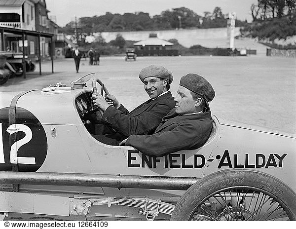 Enfield-Allday von Woolf Barnato beim JCC 200-Meilen-Rennen  Brooklands  1922. Künstler: Bill Brunell.