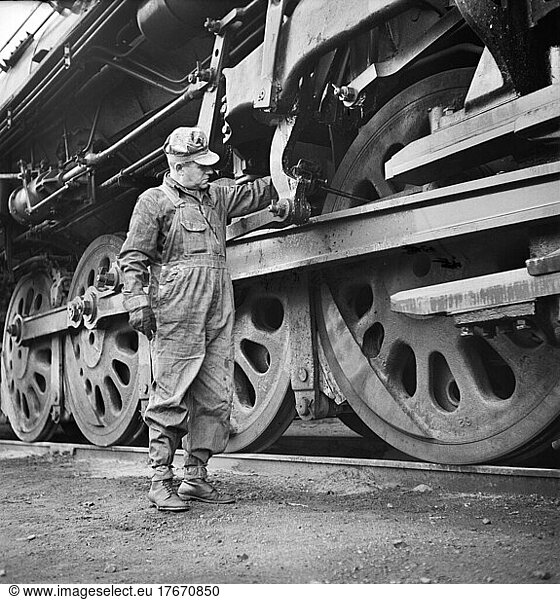 Engineer oiling his engine before going out from the Clyde yard  Chicago  Burlington and Quincy Railroad  Cicero  Illinois  USA  Jack Delano  U.S. Office of War Information/U.S. Farm Security Administration  May 1943