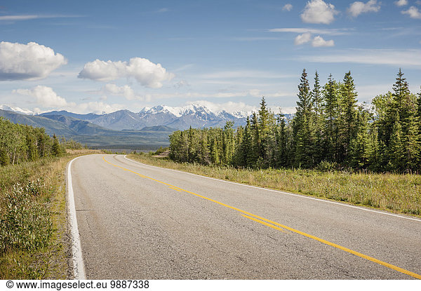 entfernt Berg sehen Sommer Bundesstraße Alaska Distanz