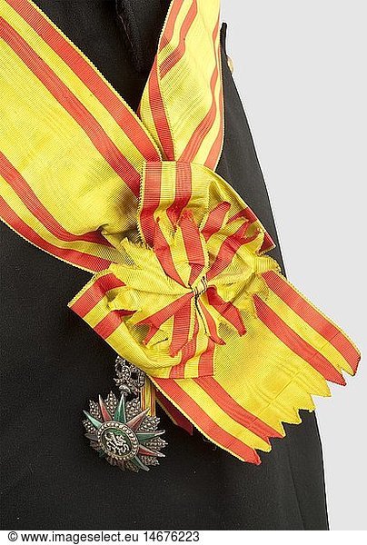 ENTRE-DEUX-GUERRES  Tunique modÃ¨le 1930 de gÃ©nÃ©ral de brigade  avec ses Ã©paulettes du modÃ¨le 1872-92 et un ensemble de dÃ©corations comprenant une Grand-Croix du Nicham Iftikar (ruban avec son insigne et plaque de Grand-Croix avec monogramme du Bey de Tunis)  une Croix de Commandeur de l'Ordre Royal du PhÃ©nix (GrÃ¨ce) et une barrette de dÃ©corations (Officier LH  Croix de Guerre 1914-18 avec Ã©toiles de citation  Valeur Militaire avec palme  Croix du Combattant  MÃ©daille de la Campagne du Maroc  MÃ©daille CommÃ©morative 1914-18 et InteralliÃ©e)  ~ A 1930 Pattern Tunic for a Brigadier General  with 1872/92 Pattern Shoulder Boards  and a Set of Decorations. Grand Cross of Nicham Iftikar (jewel  ribbon and plaque for Grand Cross with the Bey of Tunis monogram)  Commander's Cross of the Order of the Phoenix (Greece) and ribbon bar (Officier de la LÃ©gion d'Honneur  Croix de Guerre 14-18 with stars  Valeur militaire with palm  Croix du Combattant  mÃ©daille de la campagne du Maroc  14-18 commemorative medal and Interallied medal)  historic  historical  medal  decoration  medals  decorations  award  awards  honouring  badge of honour  badge of honor  badges of honour  badges of honor  noble  precious  object  objects  stills  clipping  clippings  cut out  cut-out  cut-outs  1930s  20th century