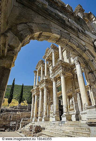 Ephesus  in der Nähe von Selcuk  Provinz Izmir  Türkei. Bibliothek des Celsus  aus der Zeit um 125 n. Chr. Ephesus gehört zum UNESCO-Weltkulturerbe.