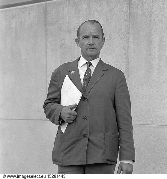 Epp  Joseph Andreas  1914 - 1997  deut. Erfinder  Halbfigur  1965