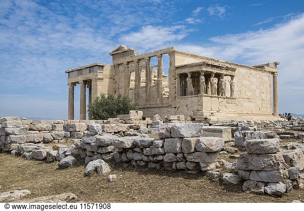 Erechtheion-Tempel mit Karyatiden  Karyatidenhalle  Akropolis  Athen  Griechenland  Europa
