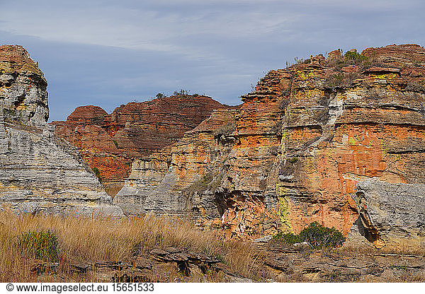 Erodierte Sandsteinfelsen im Isalo-Nationalpark Provinz Fianarantsoa Region Ihorombe Süd-Madagaskar Afrika
