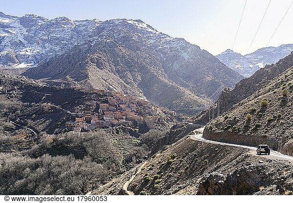 Erstaunliches Berberdorf hoch im Atlasgebirge  Aroumd  Marokko  Afrika