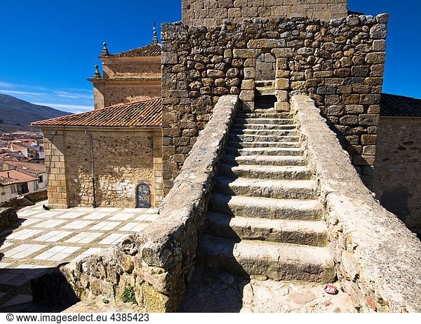 Escalinata de acceso a la torre de la Iglesia de Santa María en Hervás - Valle del Ambroz - Cáceres - Extremadura - España