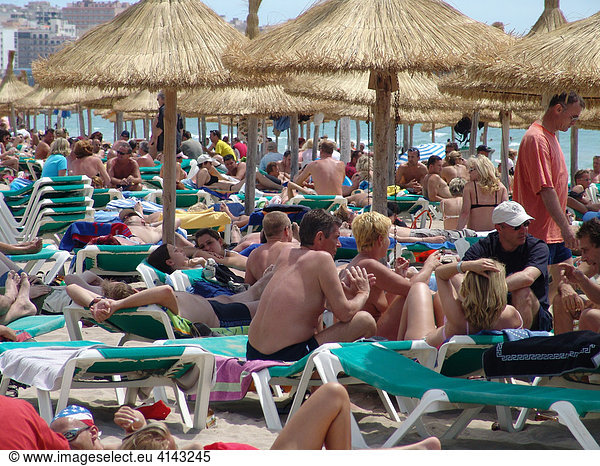 ESP  Spain  Balearic Islands  Mallorca : Beach at S'Arenal  bay of Palma  mass tourism