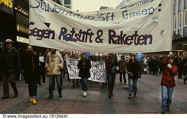 Essen. Students against red pencils and armament with missiles. 1981