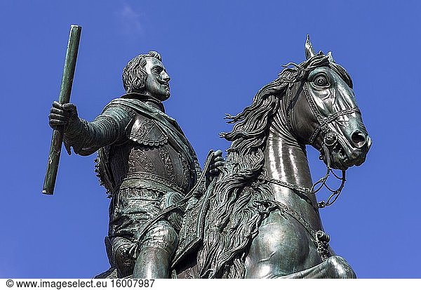 Estatua de Felilpe IV en la Plaza de Oriente. Madrid. Espa?a.