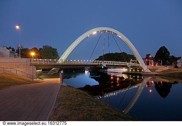Estnische Brücke und Bogengang
