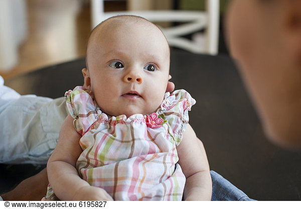Europäer  Bewunderung  Menschliche Eltern  Tochter  Baby