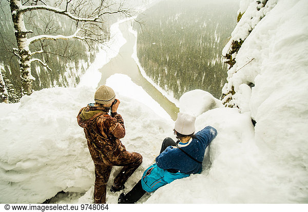 Europäer Fröhlichkeit Schnee Berggipfel Gipfel Spitze Spitzen wandern Ansicht