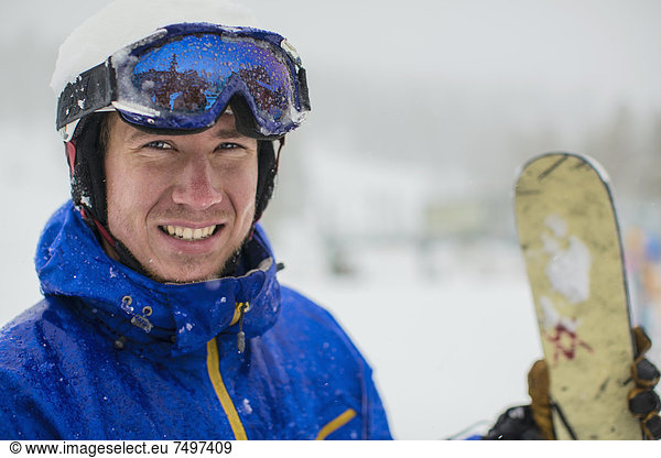 Europäer  Mann  Ski  Kleidung  Fahrgestell  Schnee