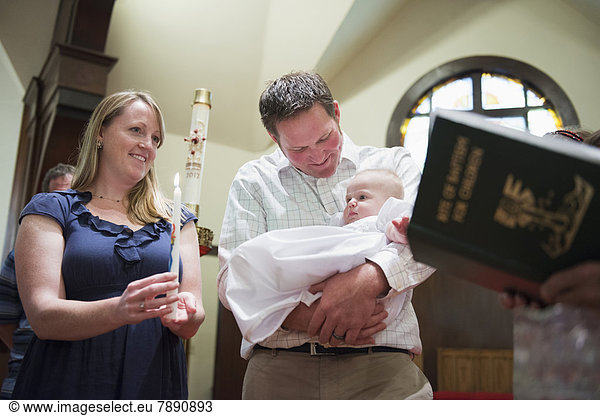 Europäer  Menschliche Eltern  Kirche  Baby